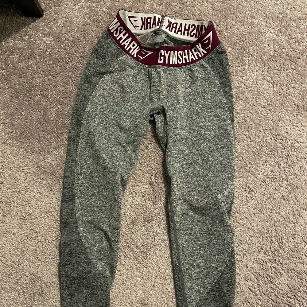 Gym shark leggings
